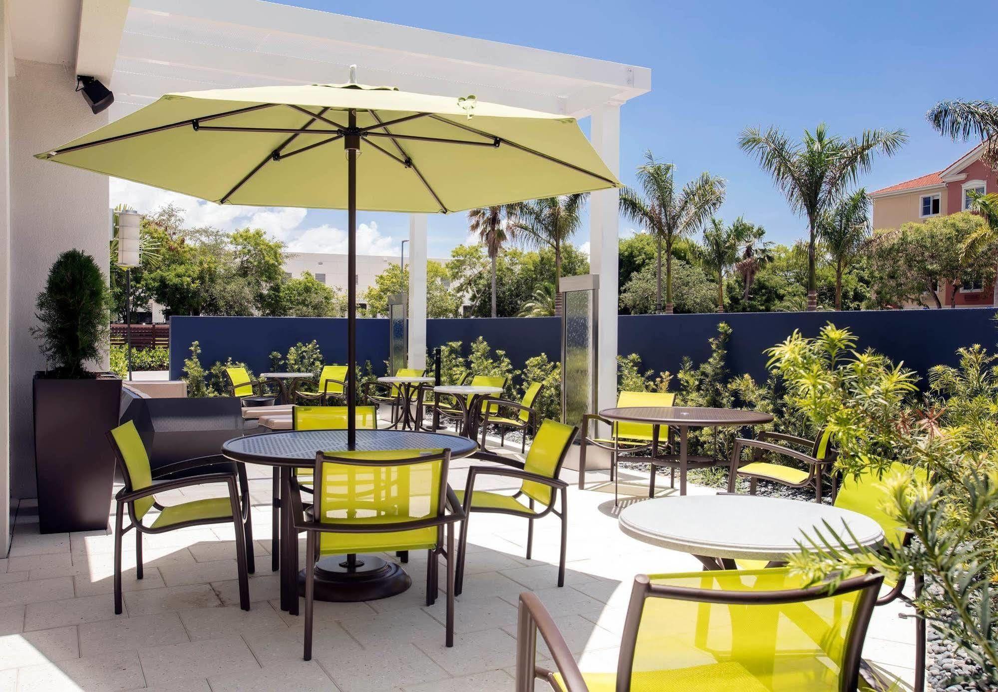 Springhill Suites By Marriott Miami Doral Exterior photo